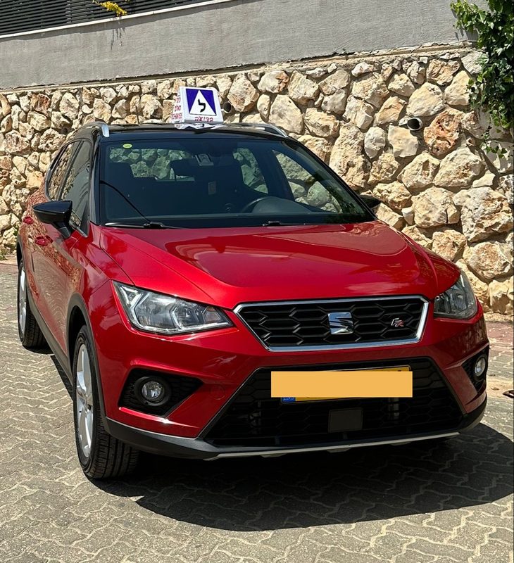 מורה לנהיגה katy salem במורן